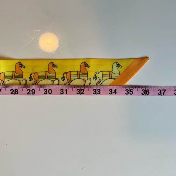 New neck tie scarf. Beautiful color. Perfect finishing touch to your outfit. - Picture 6 of 6